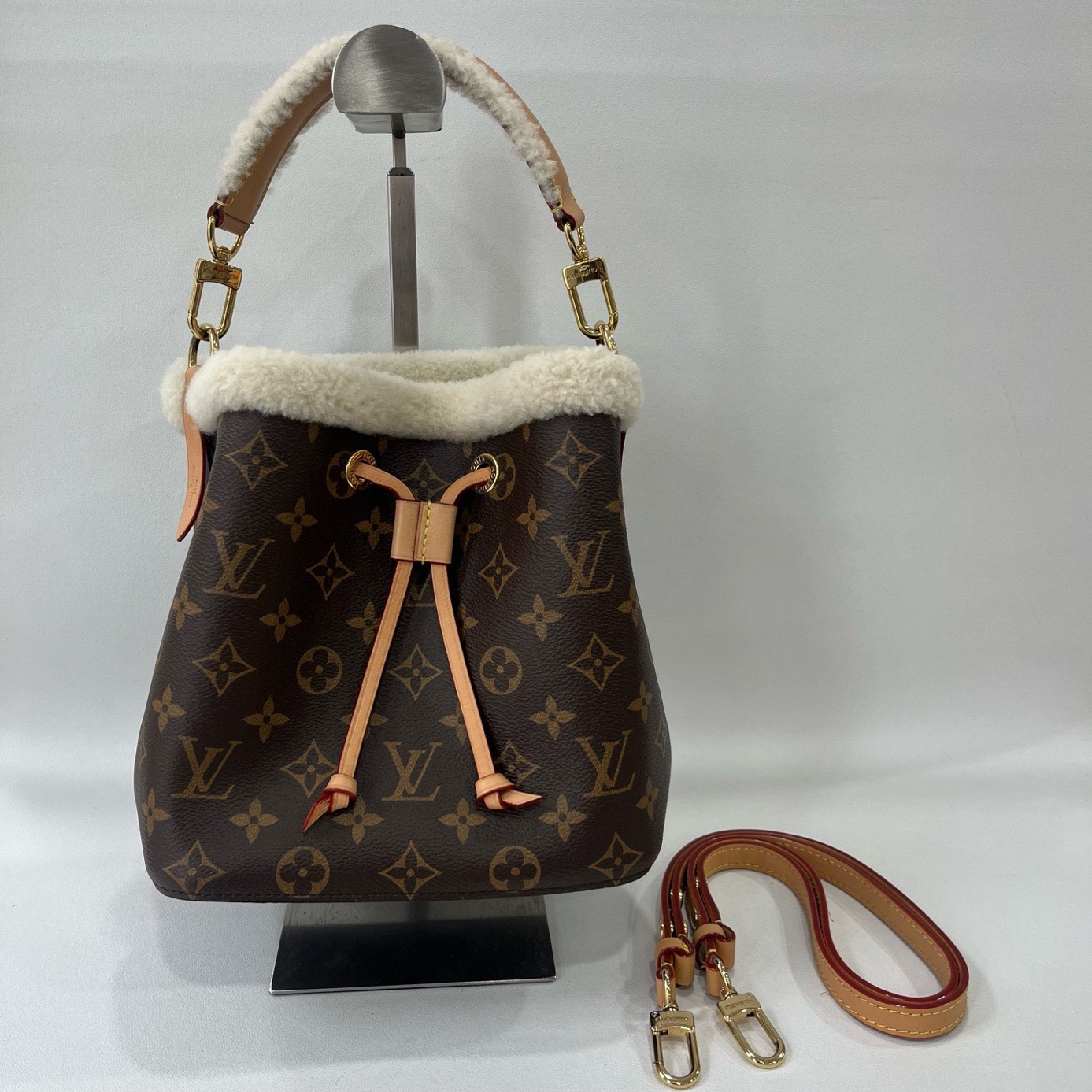95新 LouisVuitton/路易威登 捐金沉珠/羊羔毛水桶包单肩