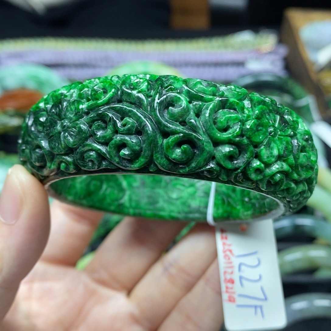 翡翠颈饰未镶嵌58圈口