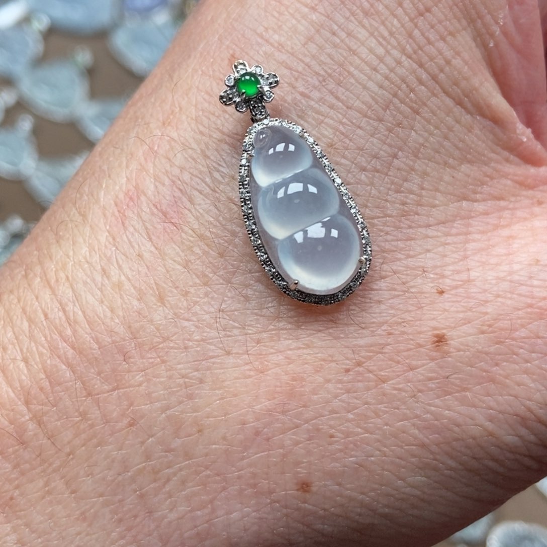 翡翠颈饰18K金镶嵌豆子