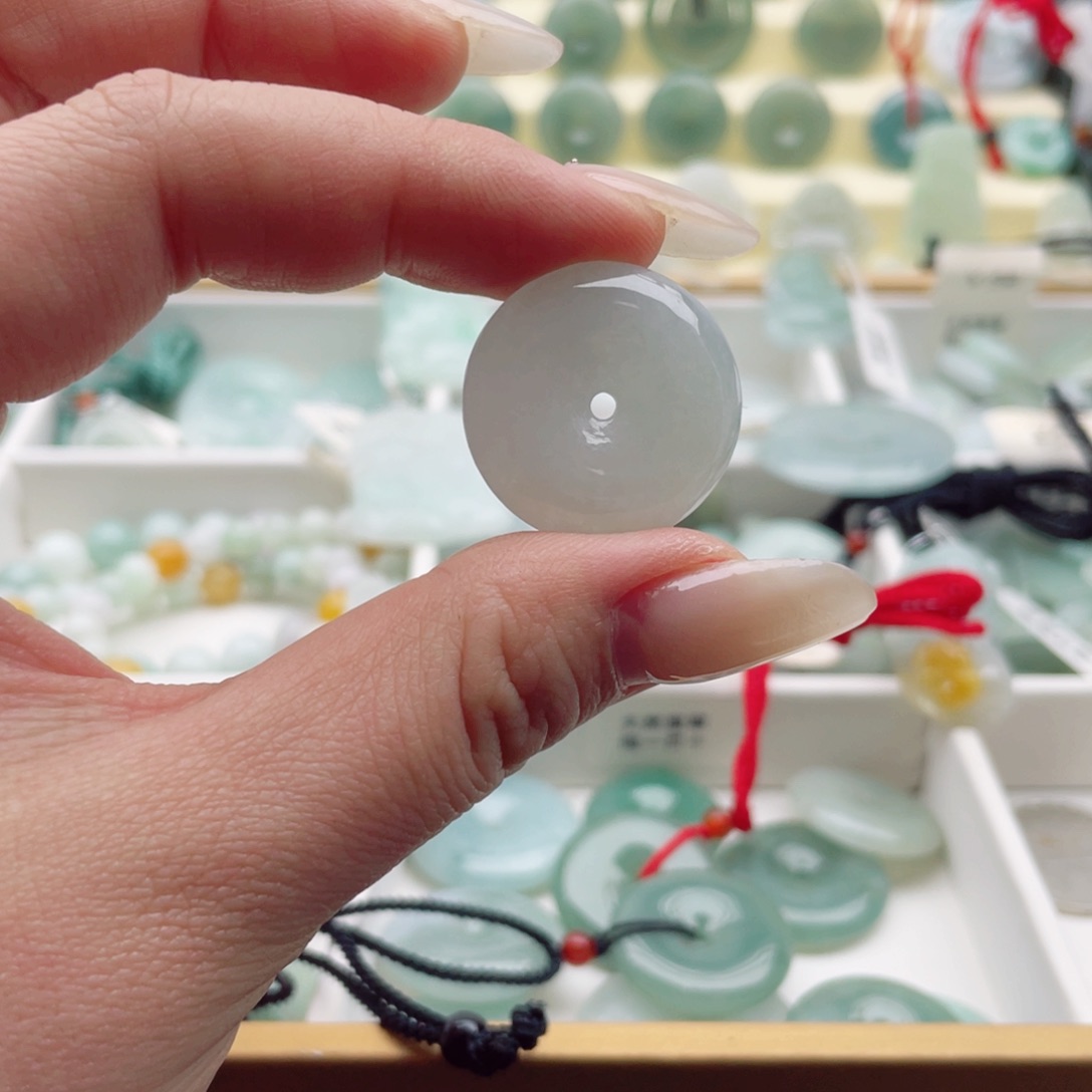 翡翠颈饰未镶嵌天然翡翠吊坠