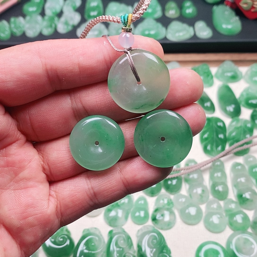 石英质玉合金颈饰再*见