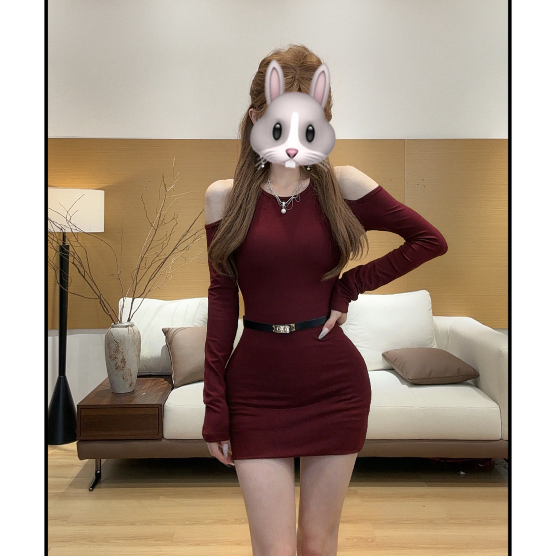 设计感小众露肩长袖磨毛连衣裙女秋辣妹性感修身黑色包臀裙