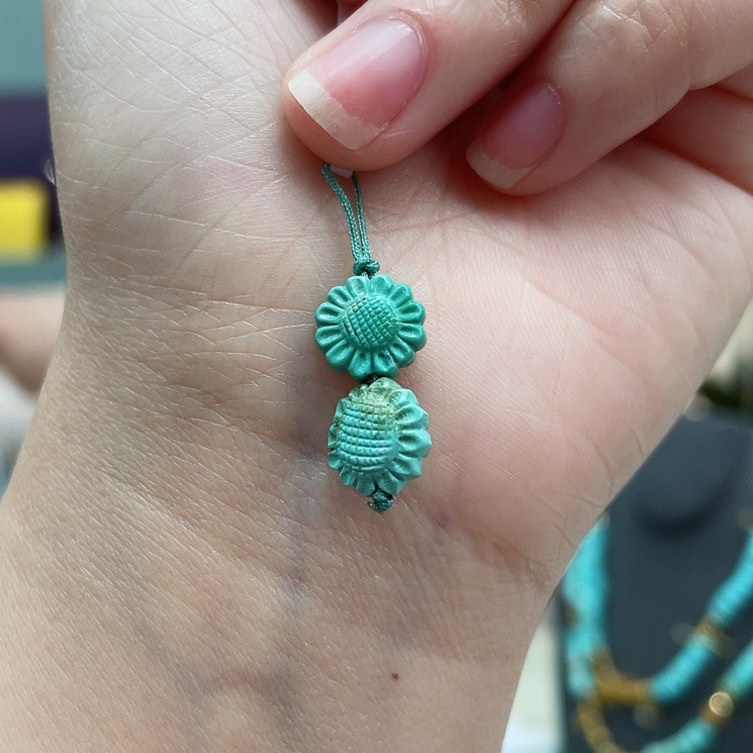 绿松石颈饰未镶嵌