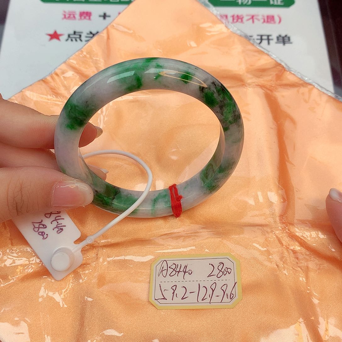 翡翠手镯未镶嵌缅甸翡翠