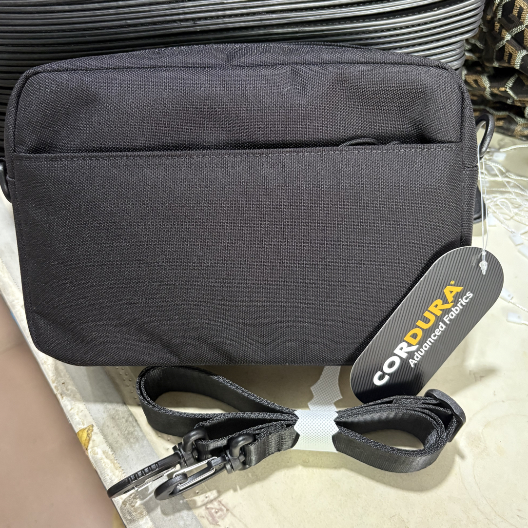 CORDURA 考度拉 出口外销通勤斜挎包男女共用尺寸：26*18*7高品质