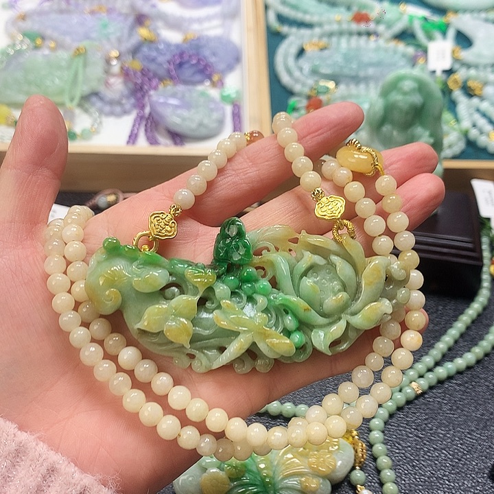 翡翠颈饰未镶嵌吊坠