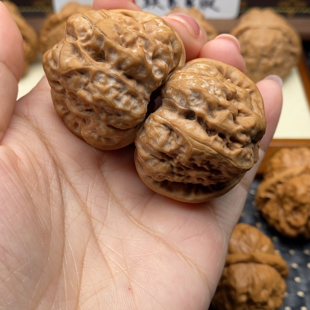 文玩核桃把件全品边40左右