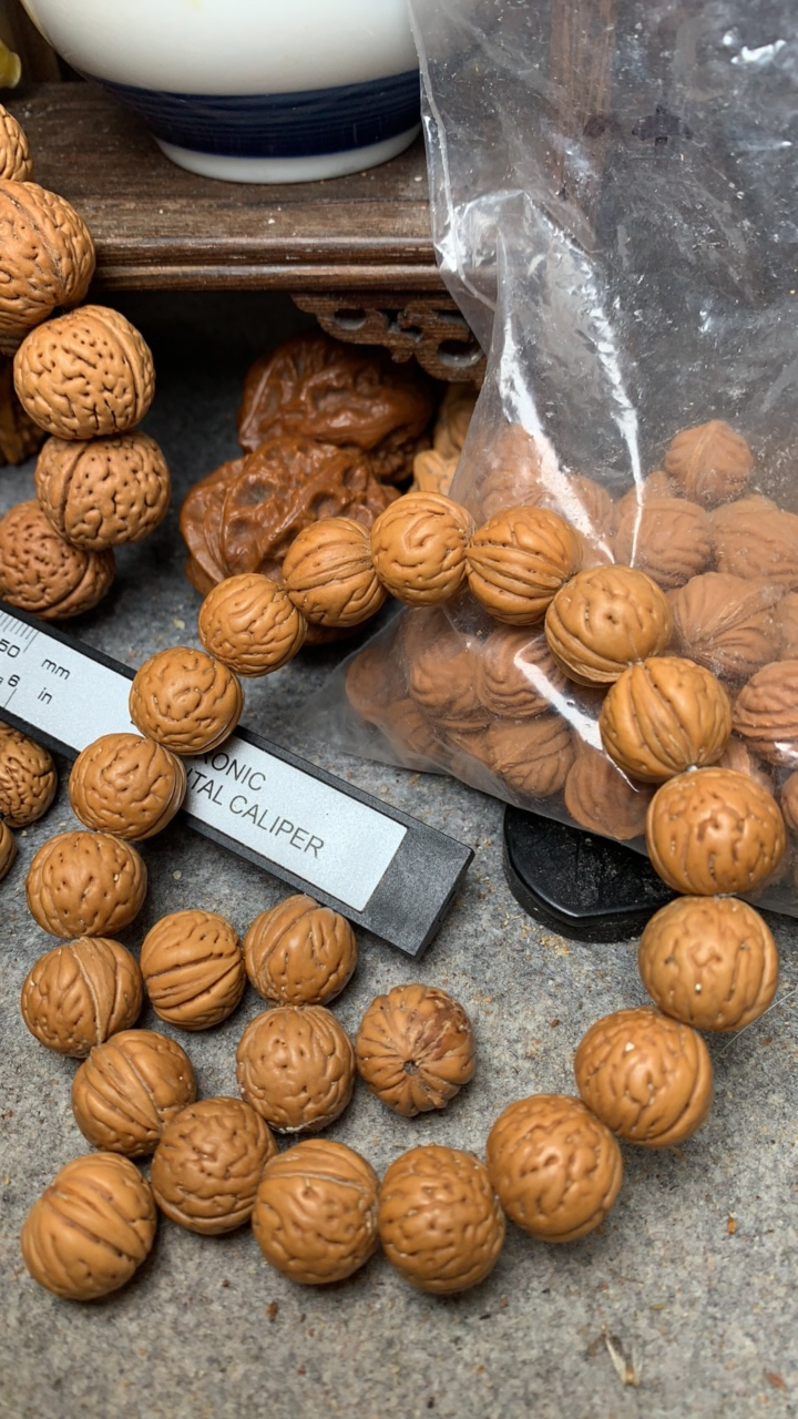 桃核野生金豆鸡肉纹手持