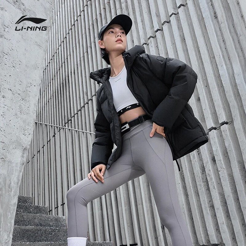《B品以直播展示为准》李宁健身系列保暖连帽短羽绒服女  AYMT090