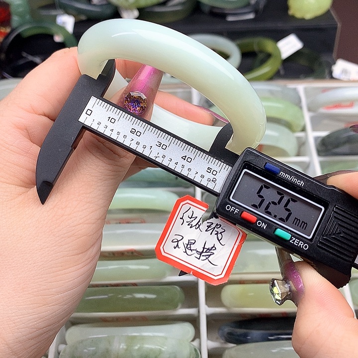 蛇纹石玉手镯未镶嵌486