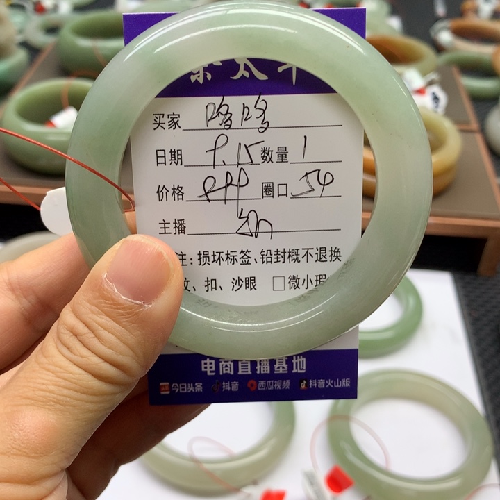 未镶嵌手镯石英质玉哆*