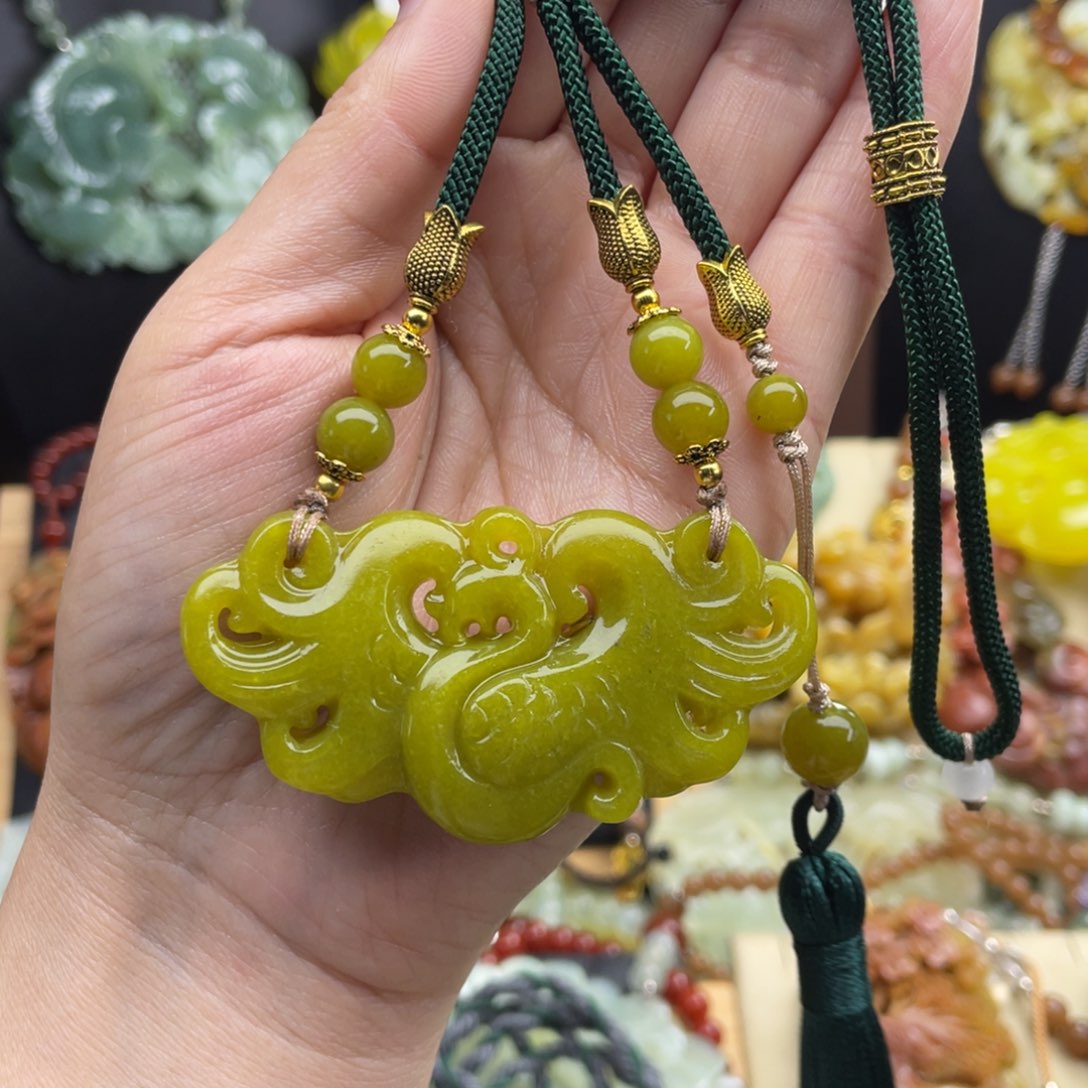 未镶嵌蛇纹石玉颈饰