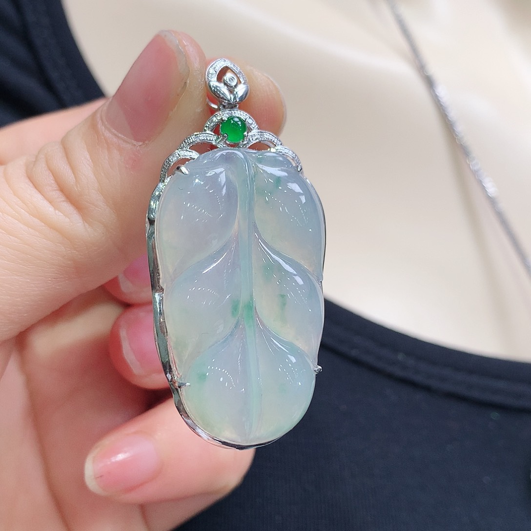 翡翠颈饰18K金镶嵌叶子