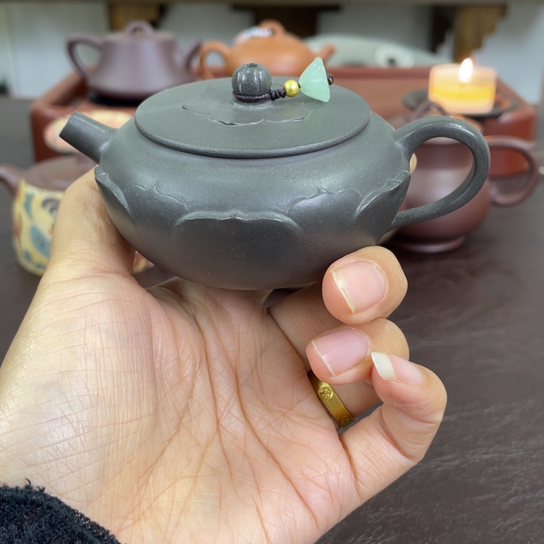 淡***容茶壶紫砂莲花壶。      