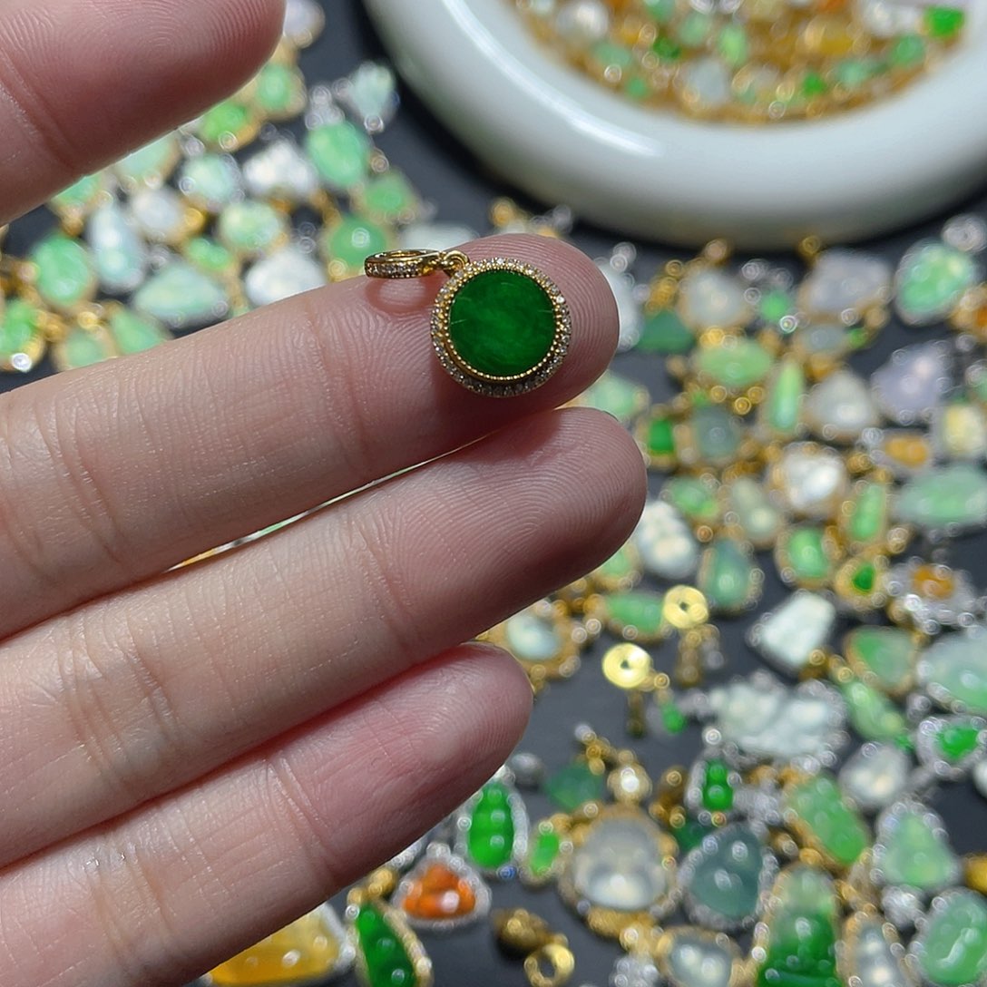 翡翠颈饰18K金镶嵌天然翡翠18kA货