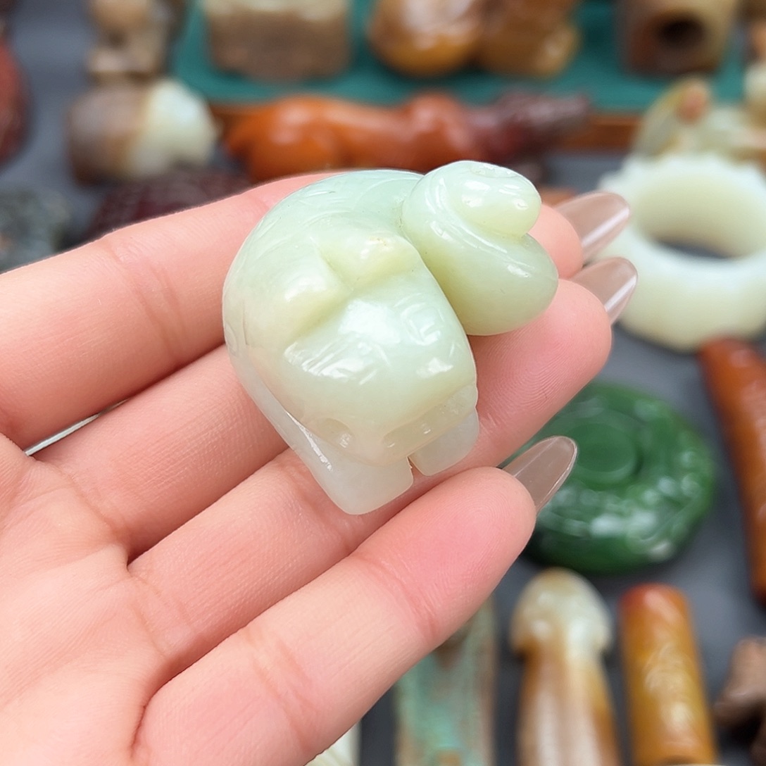 和田玉颈饰未镶嵌盖****斯