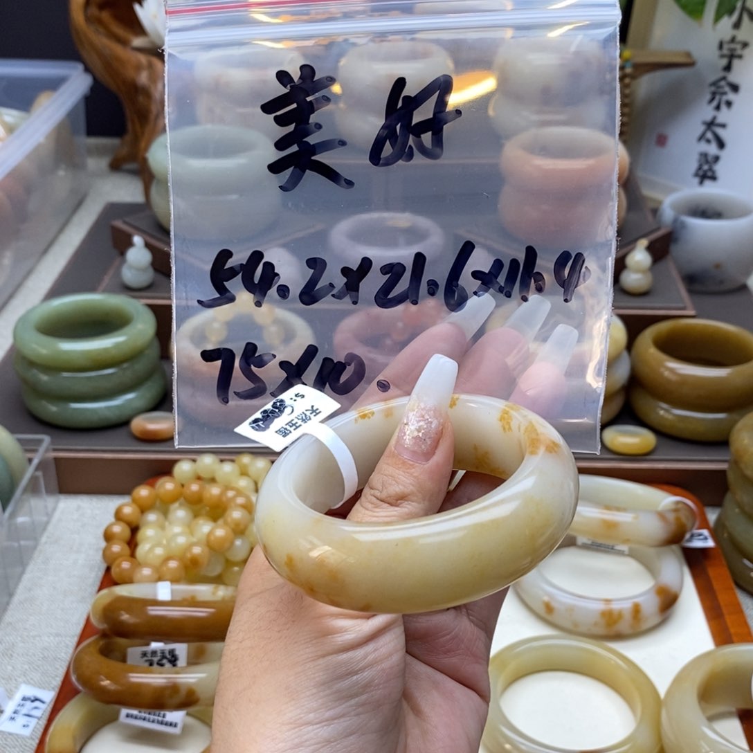 石英质玉手镯合金美*?