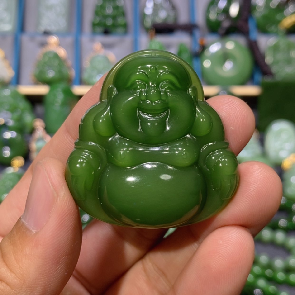 【闪购商品】和田玉吊坠(不含链)未镶嵌冰底辣阳绿佛公41/42