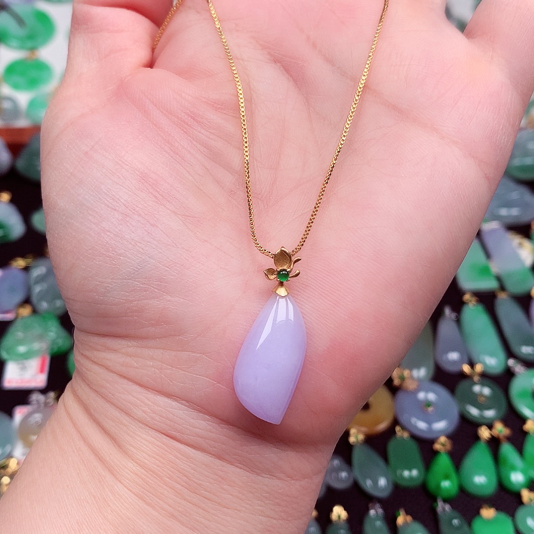 翡翠18K金镶嵌颈饰