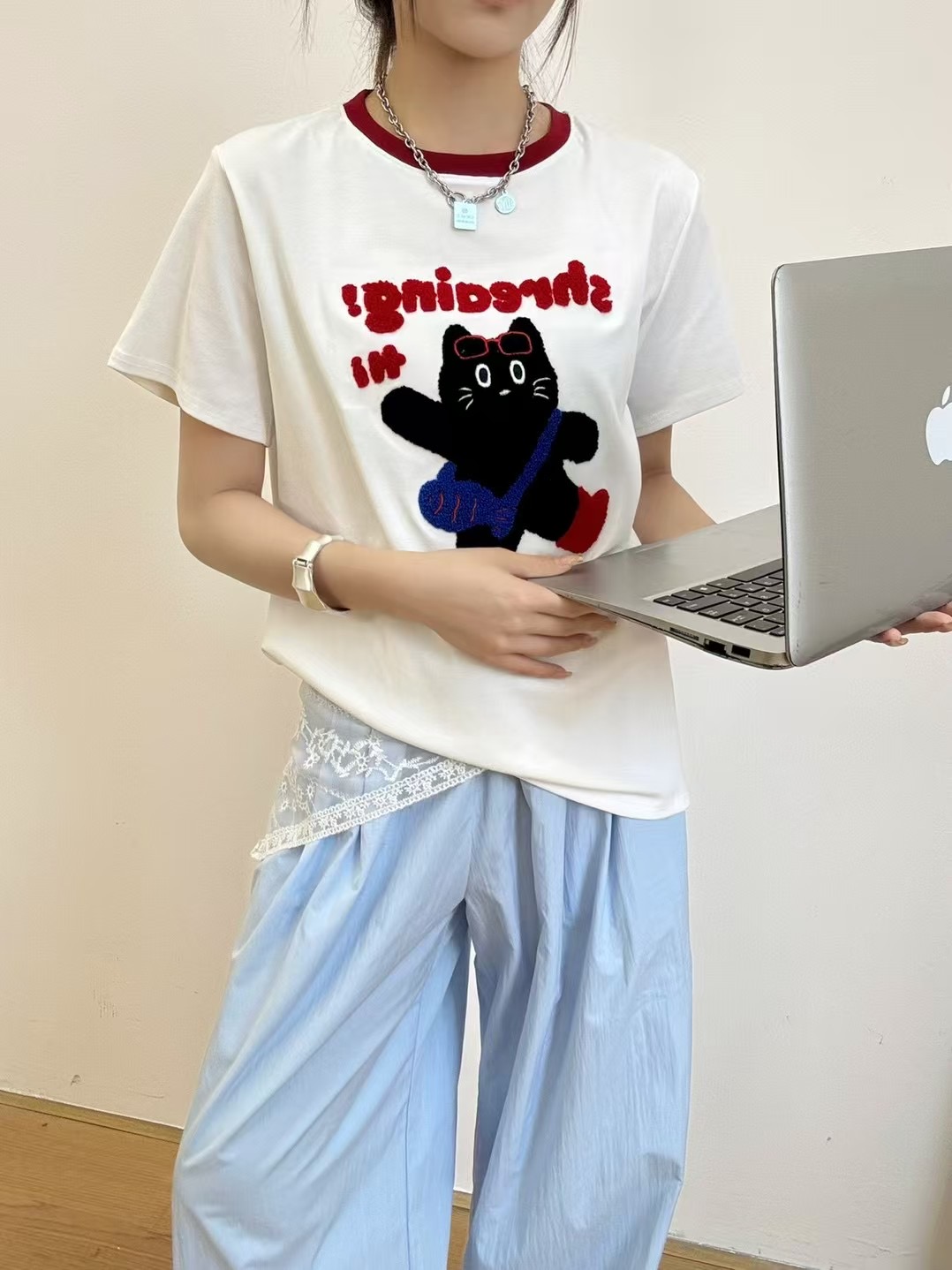 NICE圈圈、小黑猫毛巾刺绣撞色领口辣妹T恤A87811