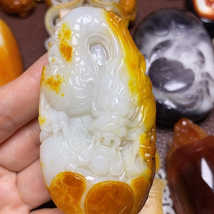 和田玉未镶嵌颈饰沈*