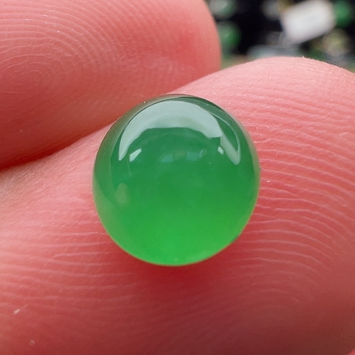 翡翠未镶嵌颈饰蛋面6.8