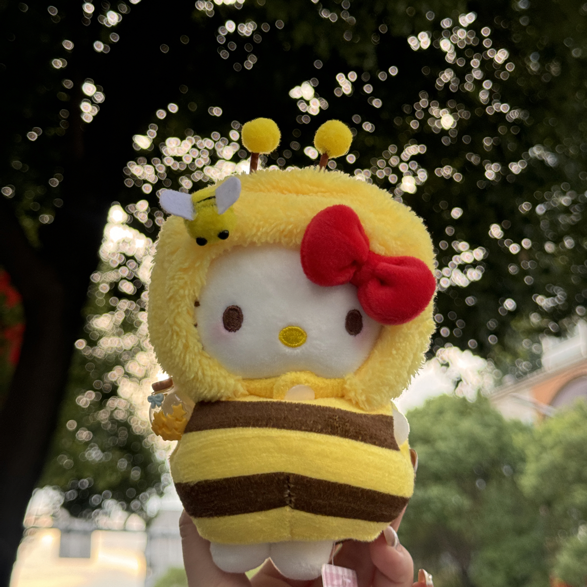 正版hello kitty包包挂件小蜜蜂甜美可爱毛绒包挂饰