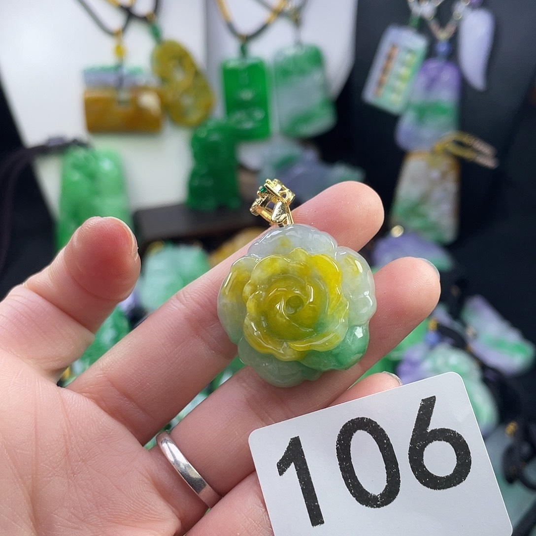 翡翠未镶嵌吊坠(赠链)