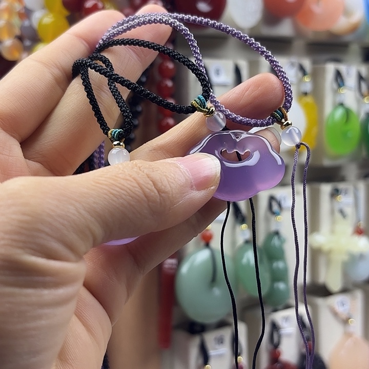 ****₄石英质玉未镶嵌颈饰