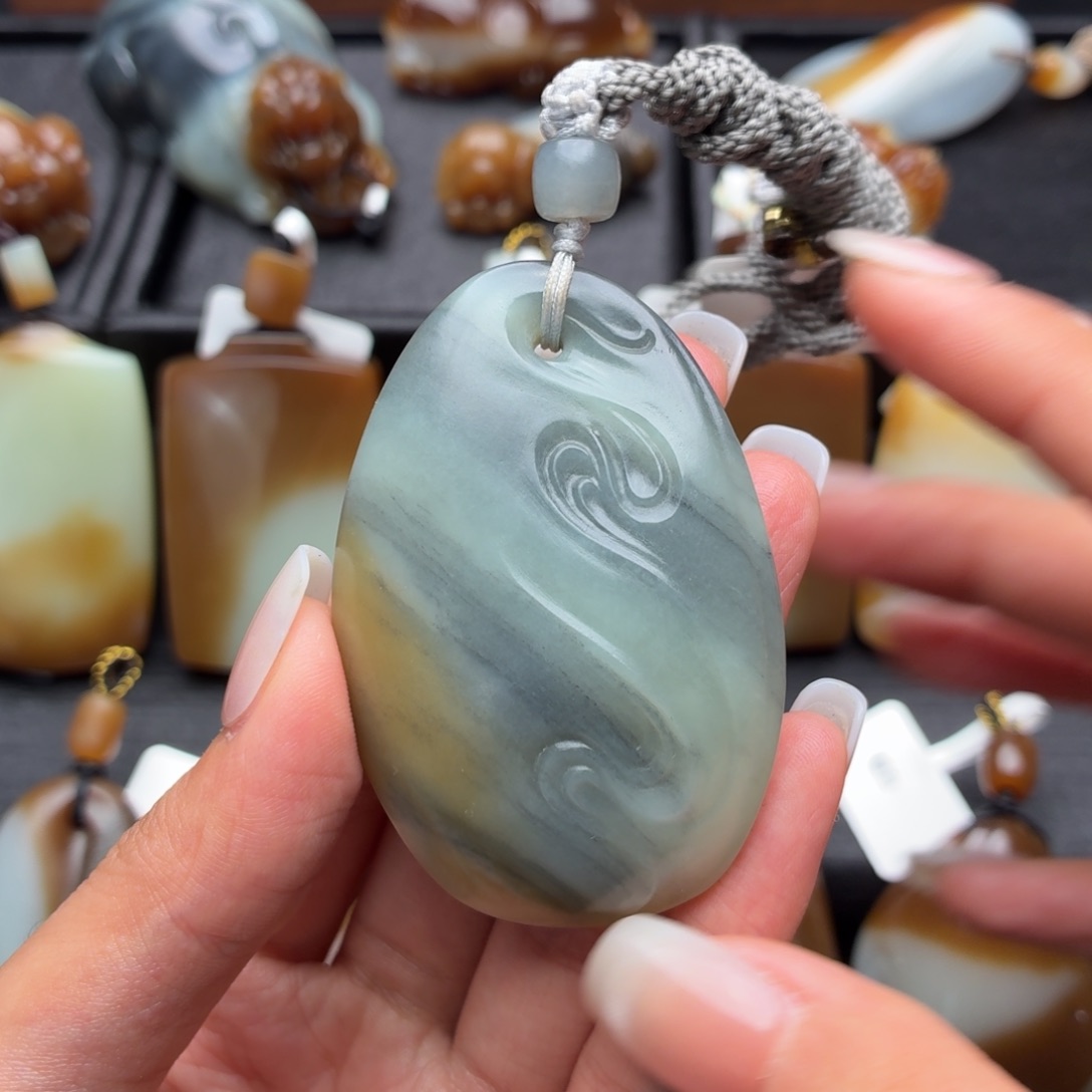 和田玉未镶嵌颈饰