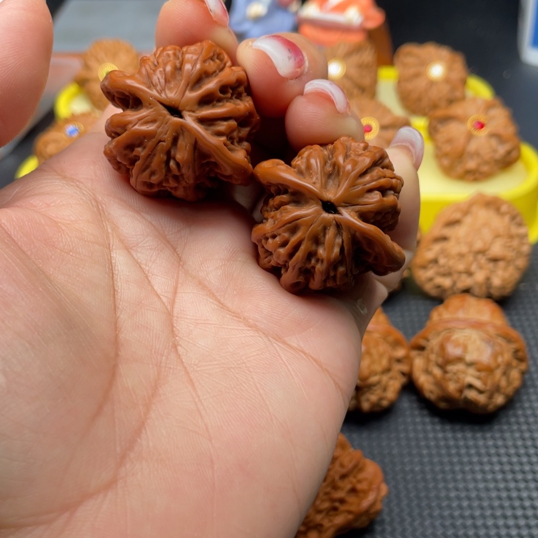 文玩核桃吊坠一***?虎头