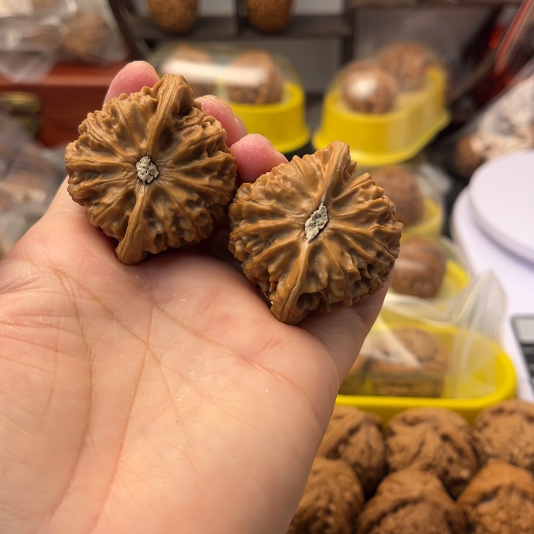 文玩核桃吊坠?**儿宫灯