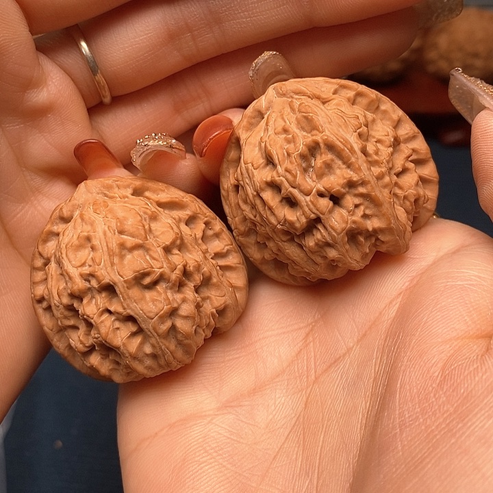 文玩核桃把件鼠**?三角白