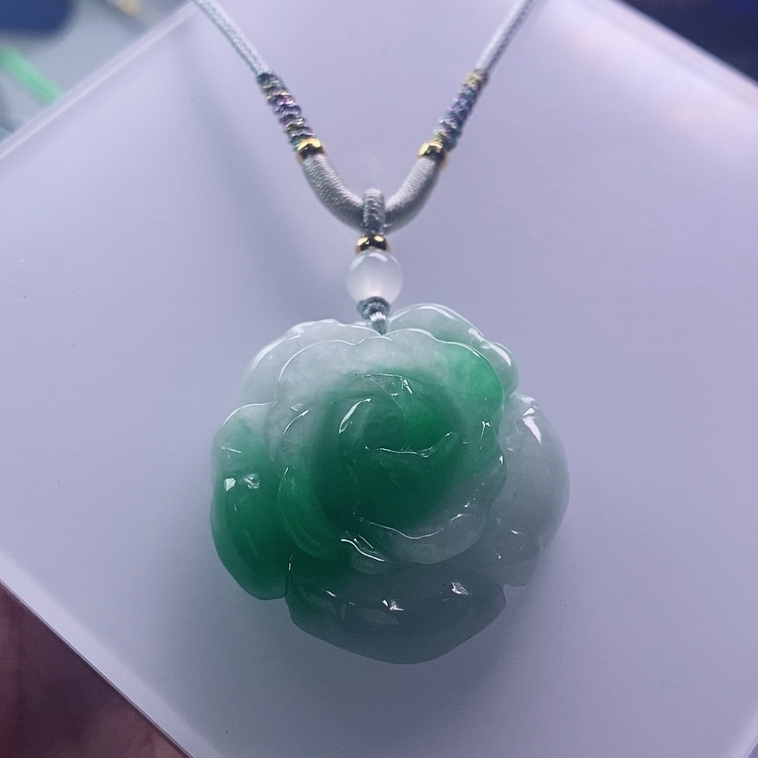 翡翠未镶嵌吊坠(赠链)