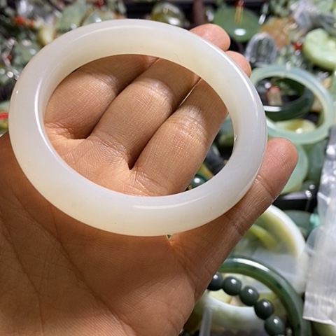 岫玉手镯未镶嵌56口径