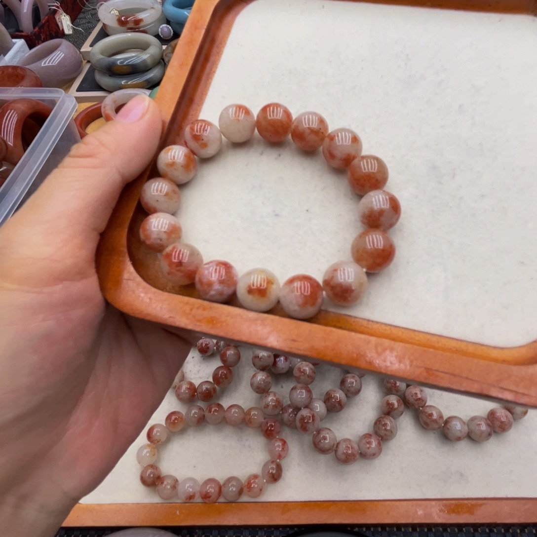 石英岩玉未镶嵌圈口齐全