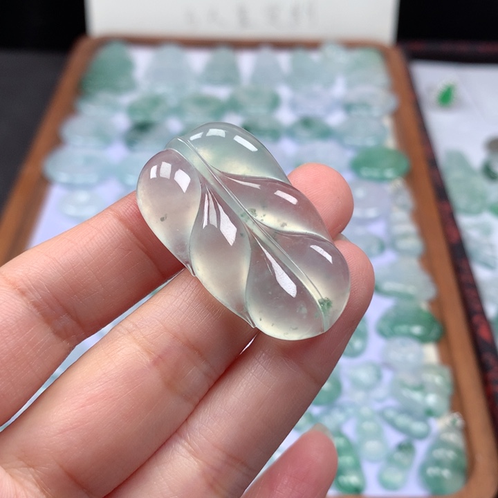 颈饰未镶嵌翡翠高冰飘花大叶子