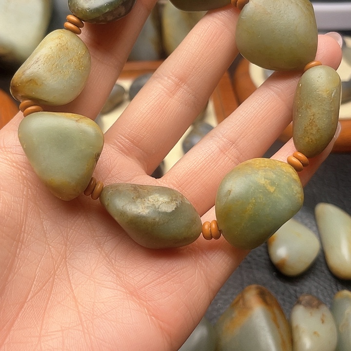 和田玉颈饰未镶嵌青****芯