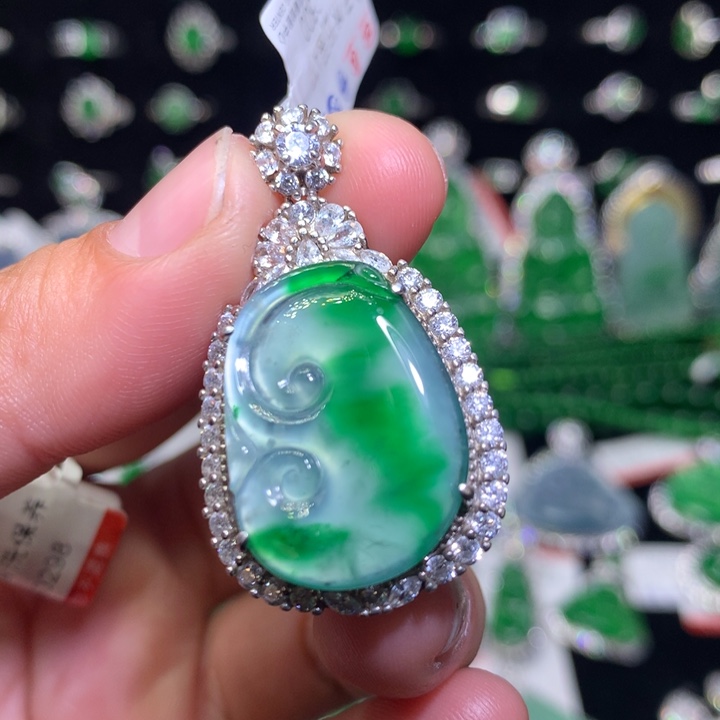 【闪购商品】翡翠颈饰银S925镶嵌天然翡翠