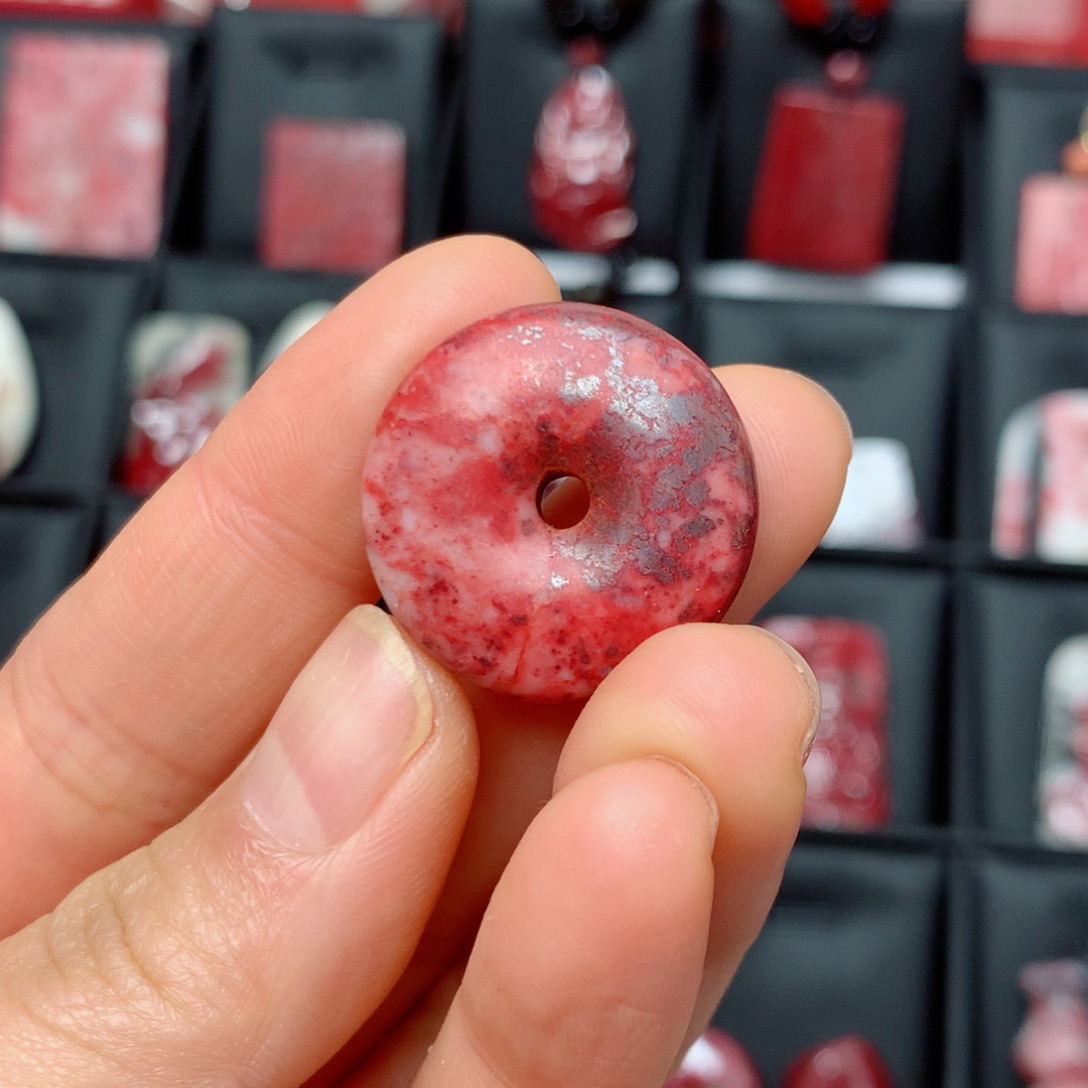 天然辰砂天然吊坠