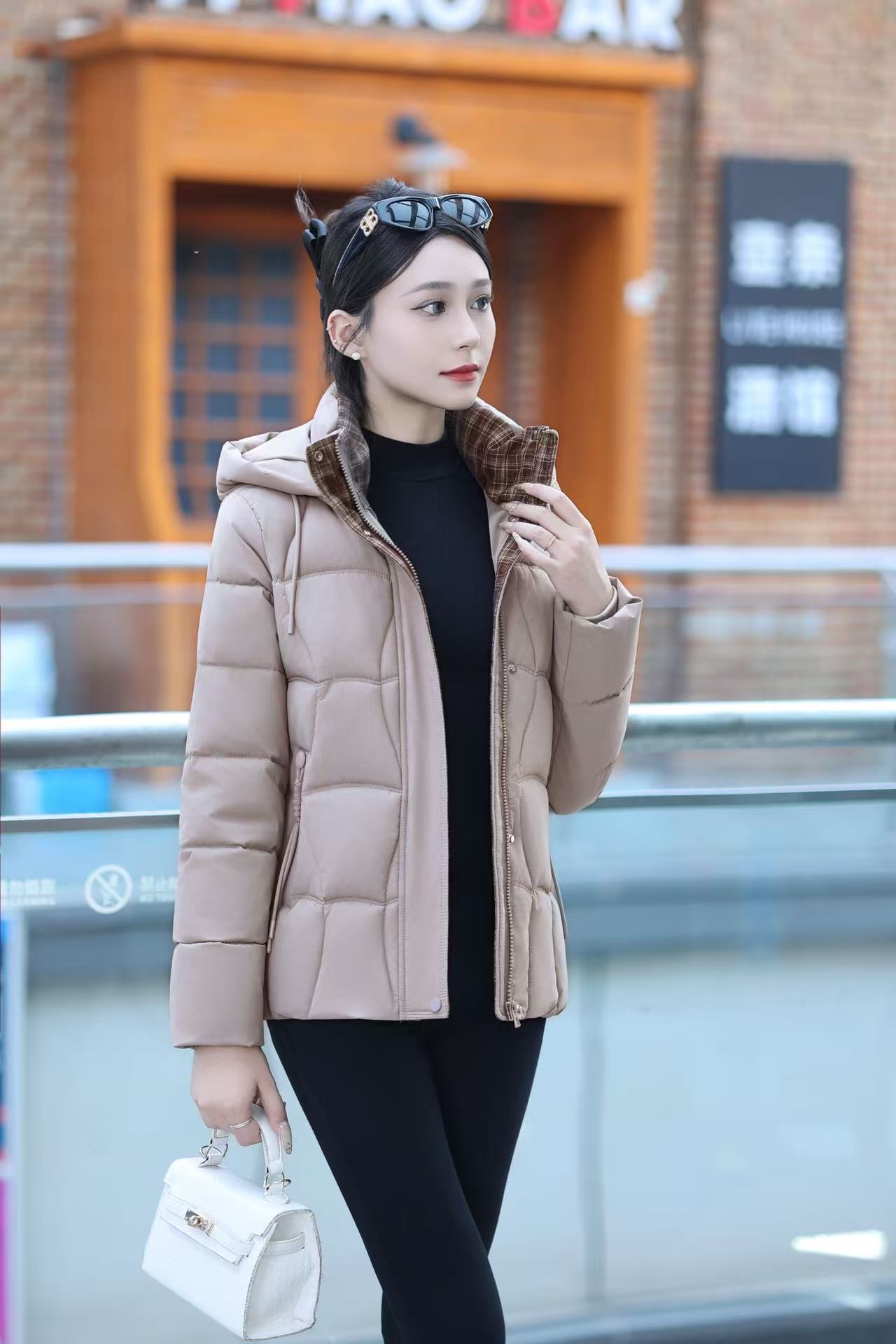 2518款活帽拼接领短款棉服加肥加大妈妈装加厚