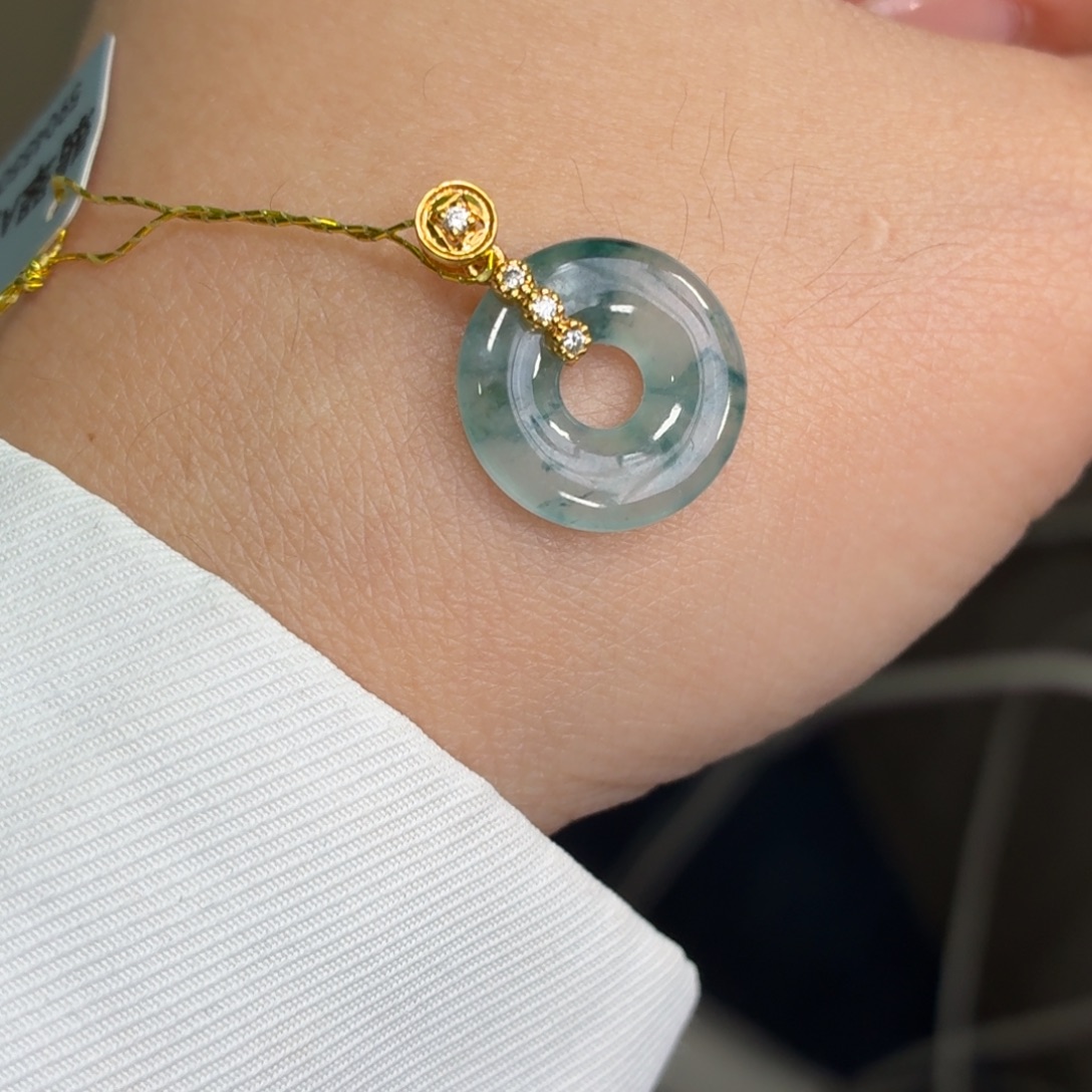 翡翠18K金镶嵌颈饰