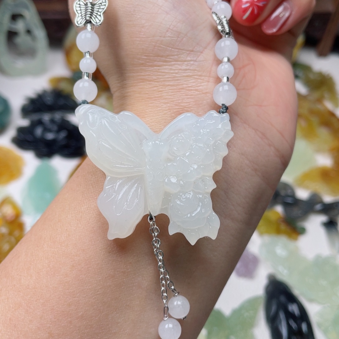 蛇纹石玉颈饰未镶嵌