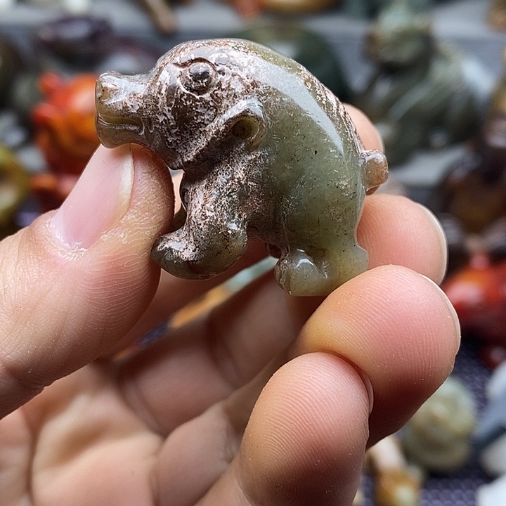 未镶嵌蛇纹石玉颈饰