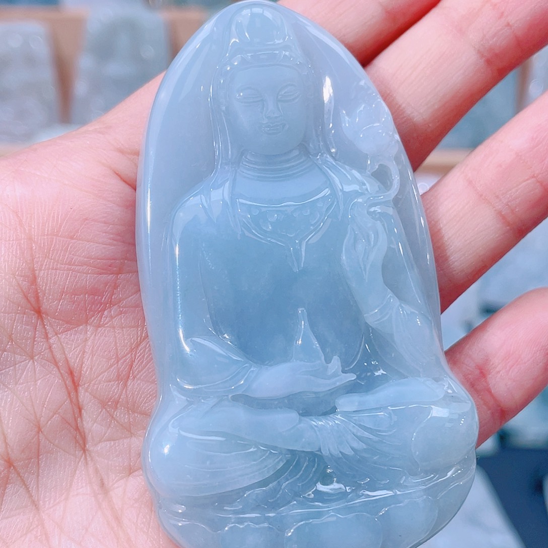 大***峰翡翠未镶嵌颈饰观音
