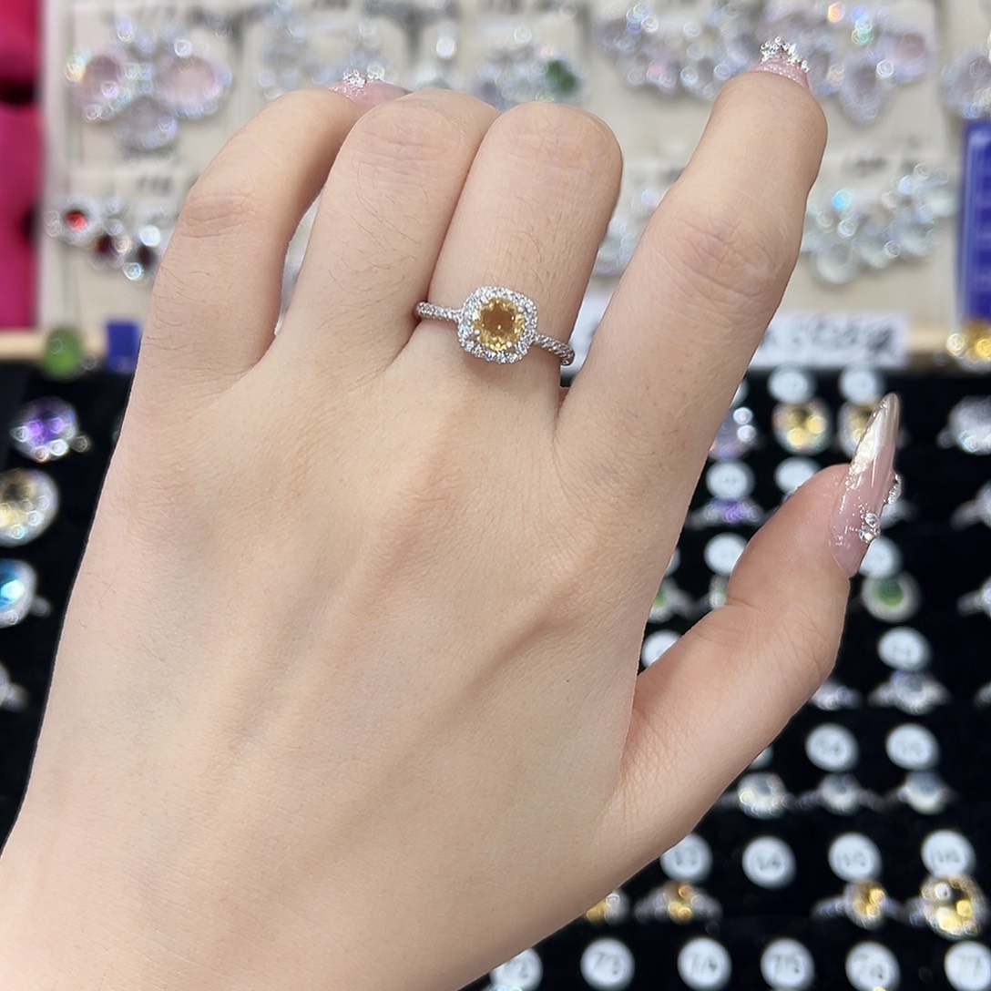 程***程银S925镶嵌黄晶戒指