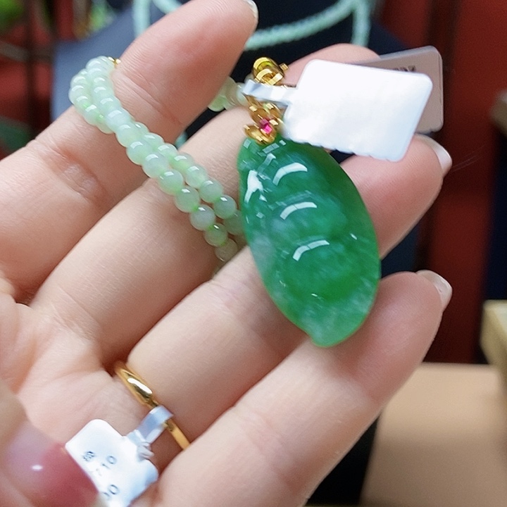 翡翠未镶嵌颈饰吊坠