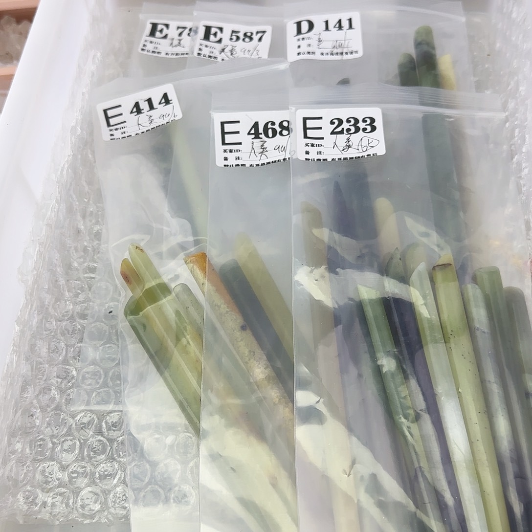 蛇纹石玉发饰合金人****