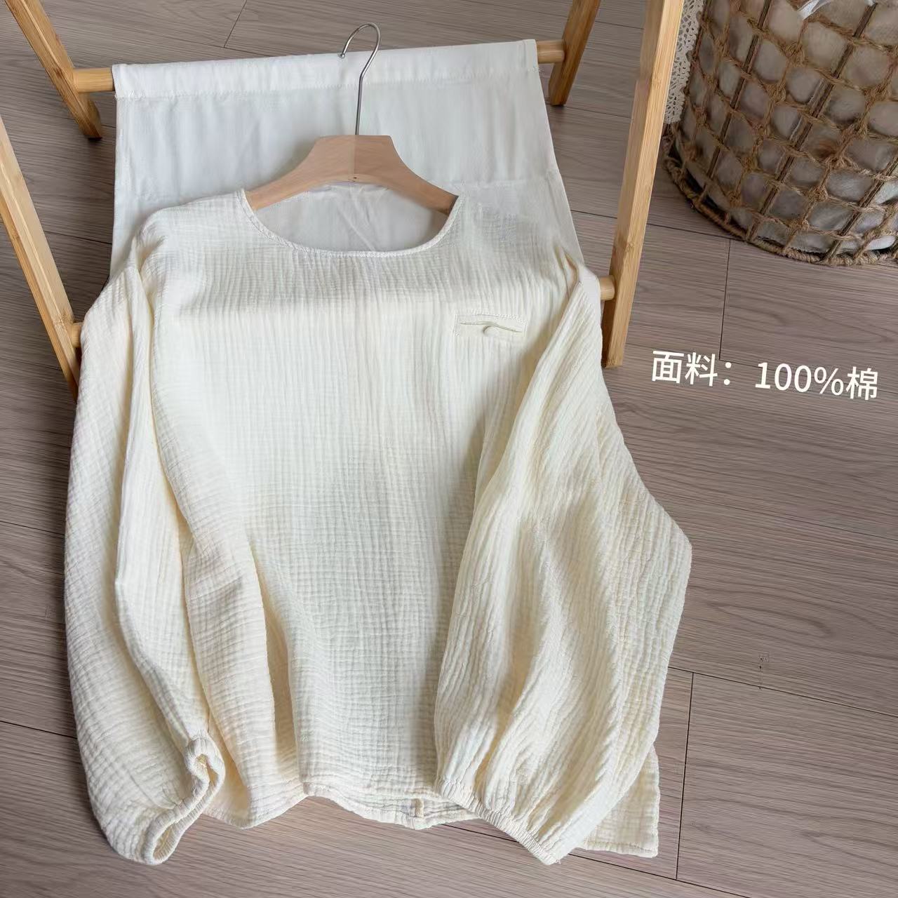 小柒家A0441-奶杏色肌理感圆领衬衫秋季新款高级感松弛休闲上衣