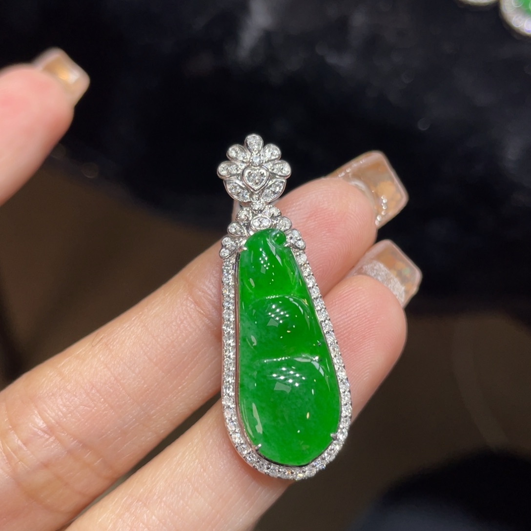 翡翠颈饰18K金镶嵌天然缅甸翡翠